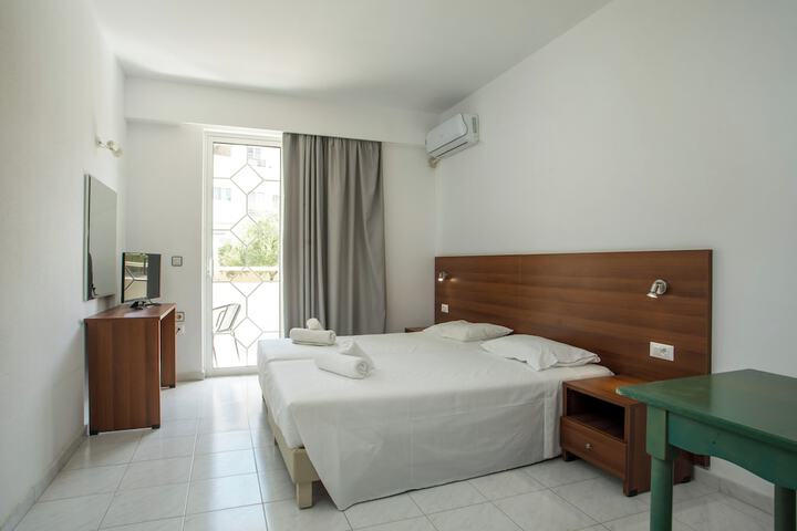 Room 7 of 30