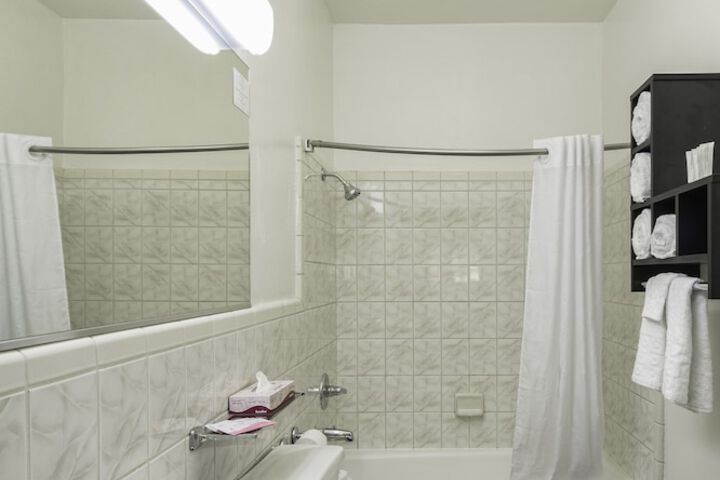 Room 25 of 42