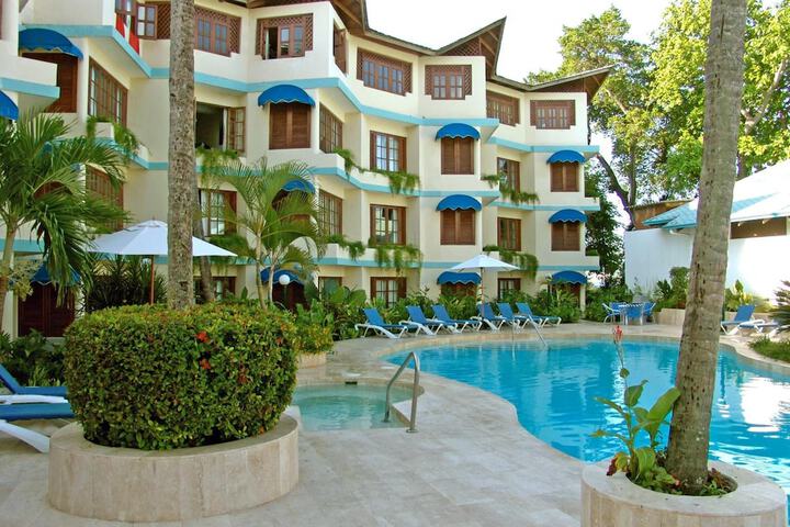 Hotel with Pool