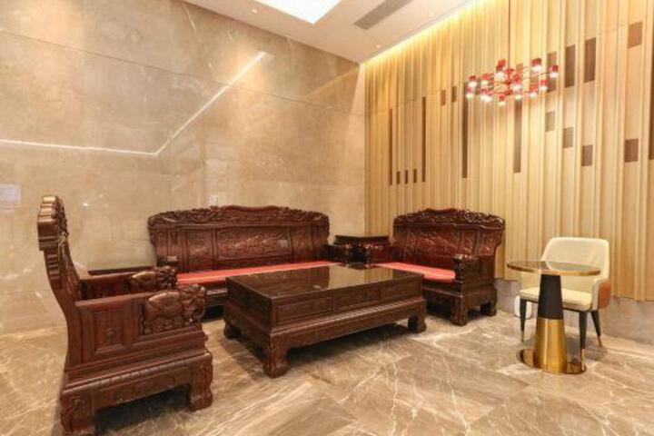 Youcheng Oriental Hotel (Huqiu Subway Station)
