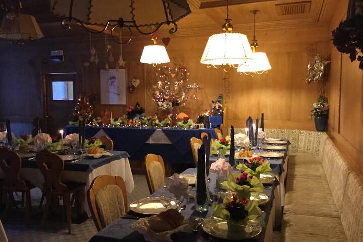Ballroom/Hall 41 of 49