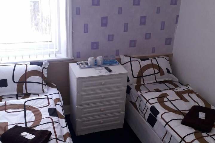 Room 4 of 40