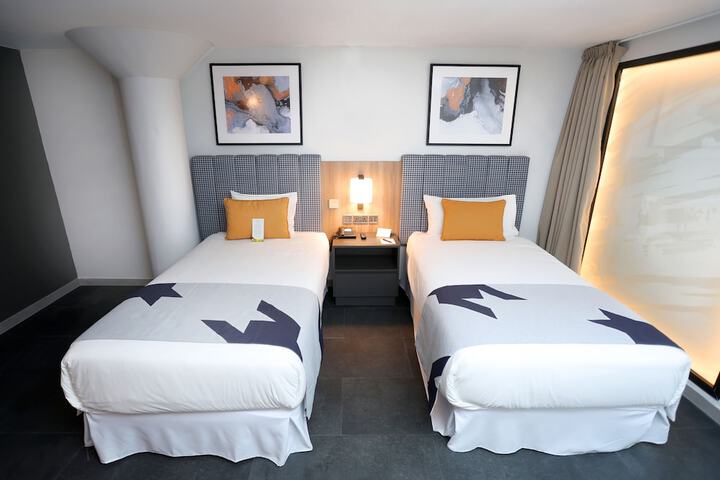 Room 43 of 106