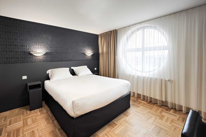Room 4 of 20