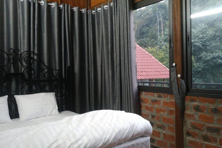 Room 2 of 36