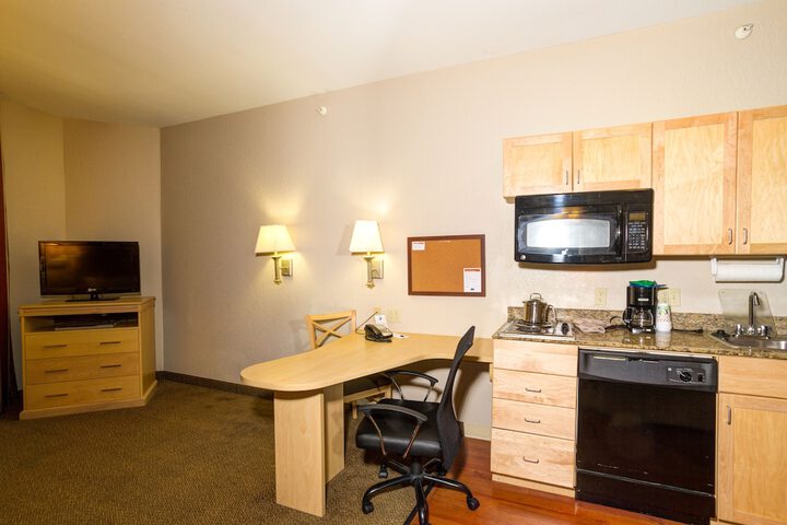 1 Queen Bed Studio Suite (17 of 19)