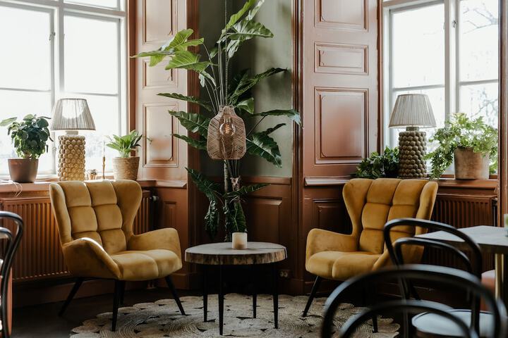 Lounge 82 of 106