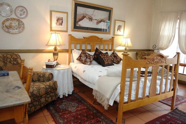 Room 4 of 12