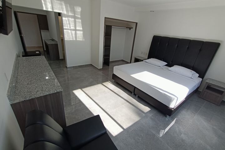 Room 5 of 12