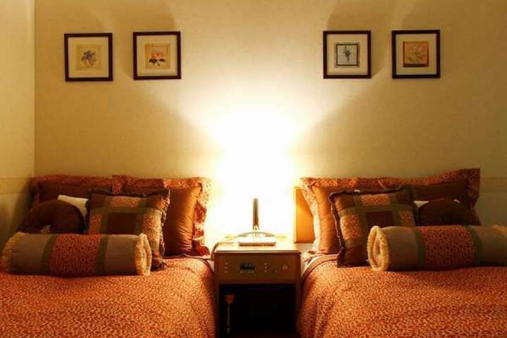 Room 6 of 37