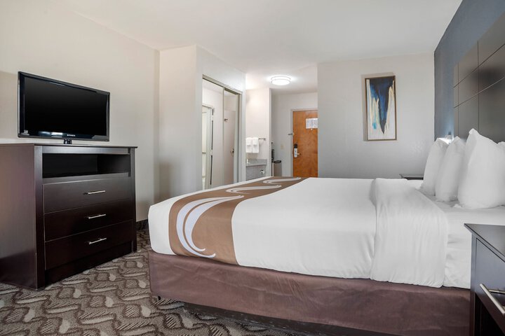 Room 30 of 68