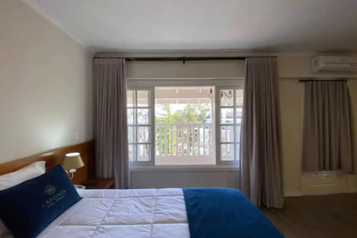 Room 3 of 10