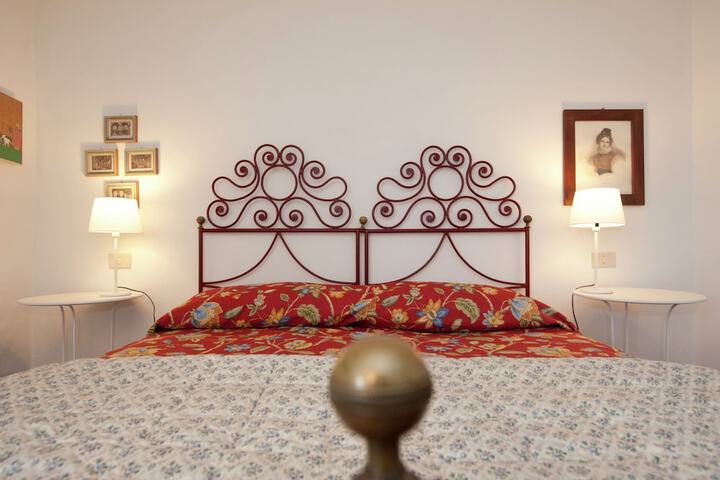 Room 5 of 40