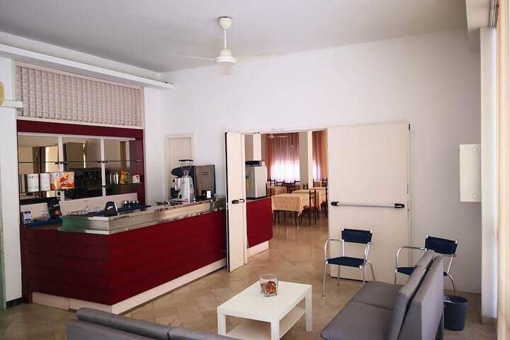 Lounge 18 of 24