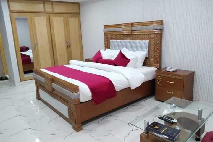 Room 11 of 26