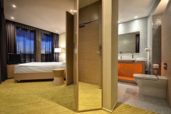 Room 35 of 72