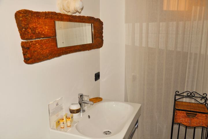 Room 32 of 73