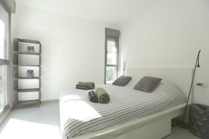 Room 7 of 16