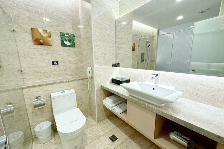Room 35 of 67