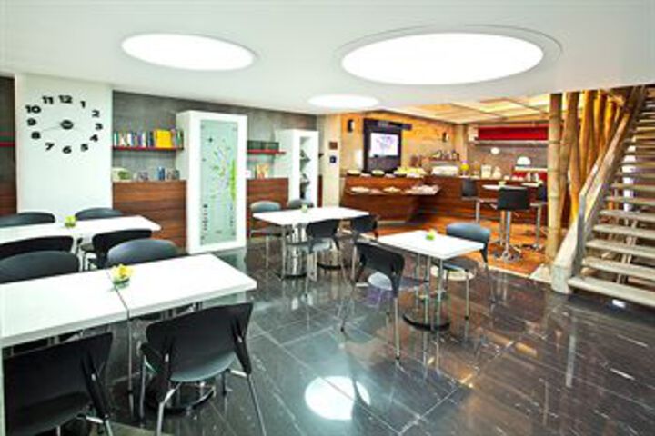 Hotel Entry