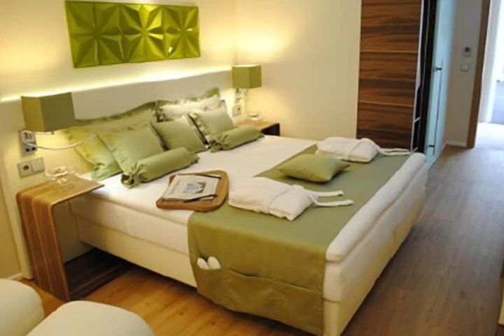 Room 3 of 34