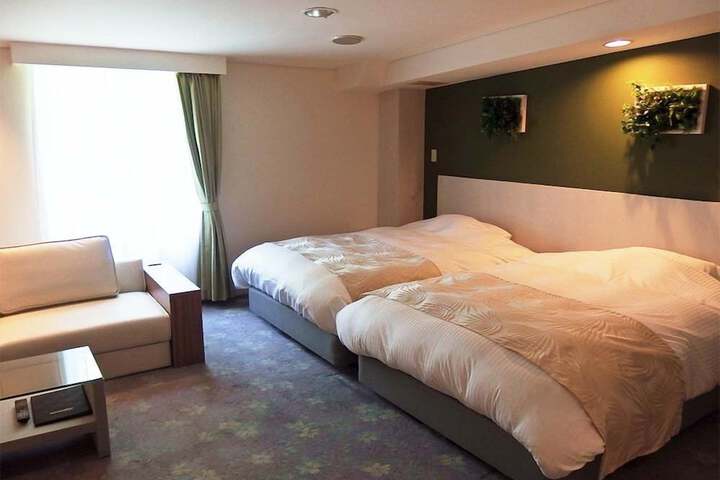 Room 11 of 27