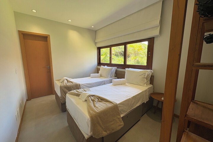 Room 12 of 104