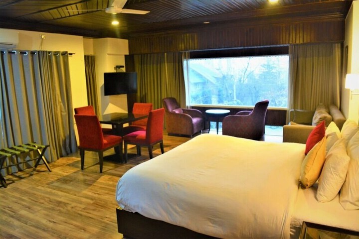 Room 9 of 30