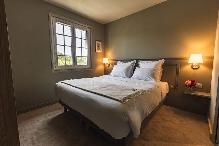 Room 8 of 33