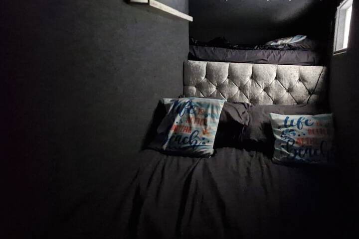 Room 4 of 18