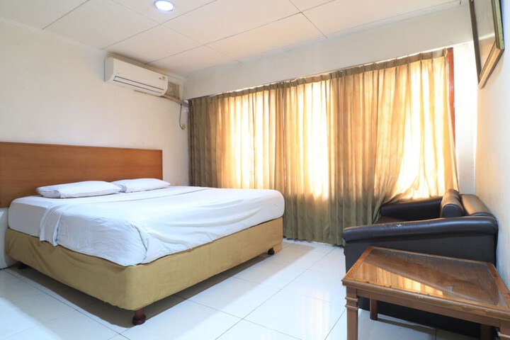 Room 4 of 25