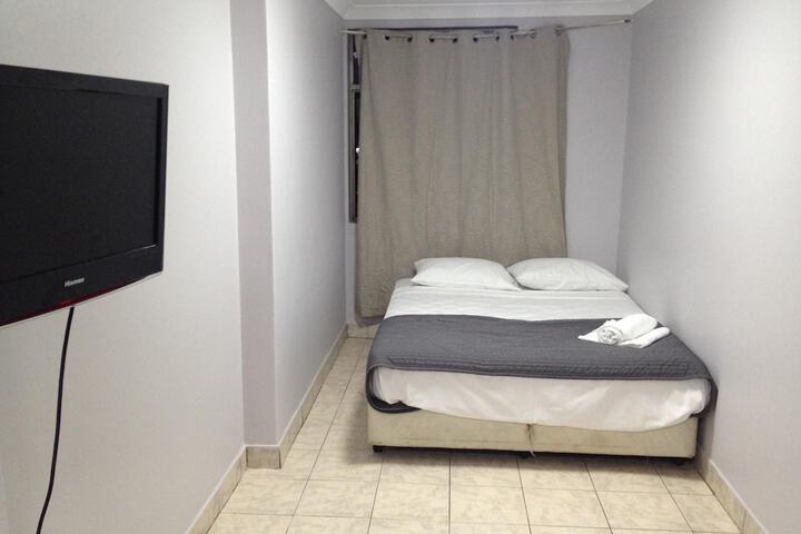 Room 13 of 37