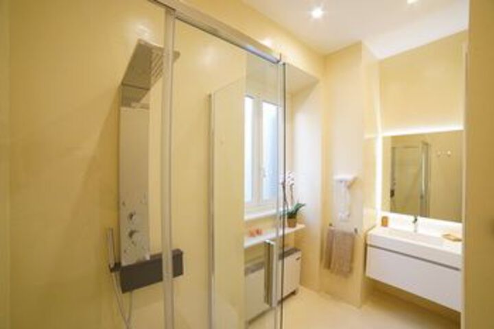 Room 4 of 28