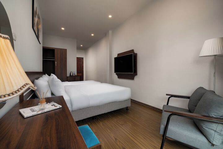 Room 13 of 40