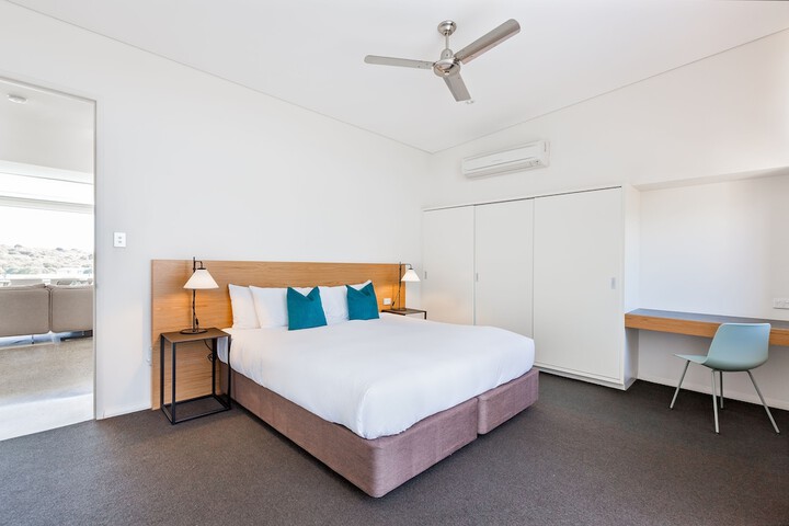 Room 18 of 110