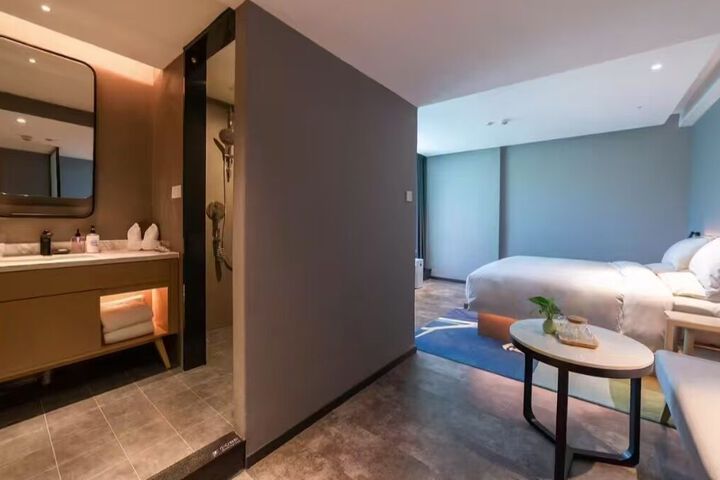 Room 8 of 25
