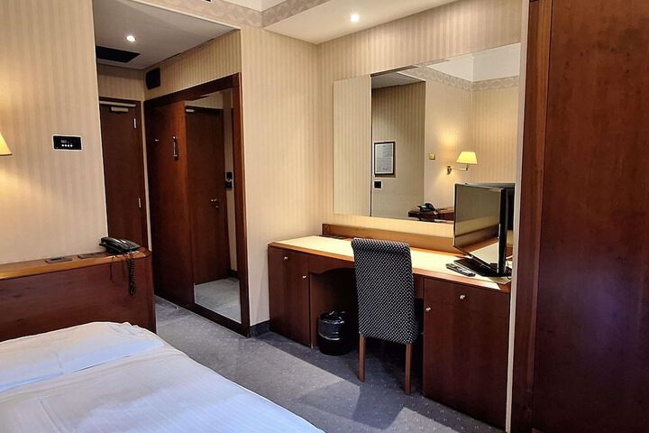 Room 16 of 85