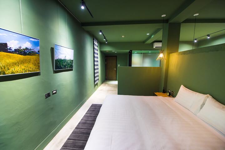 Room 17 of 127