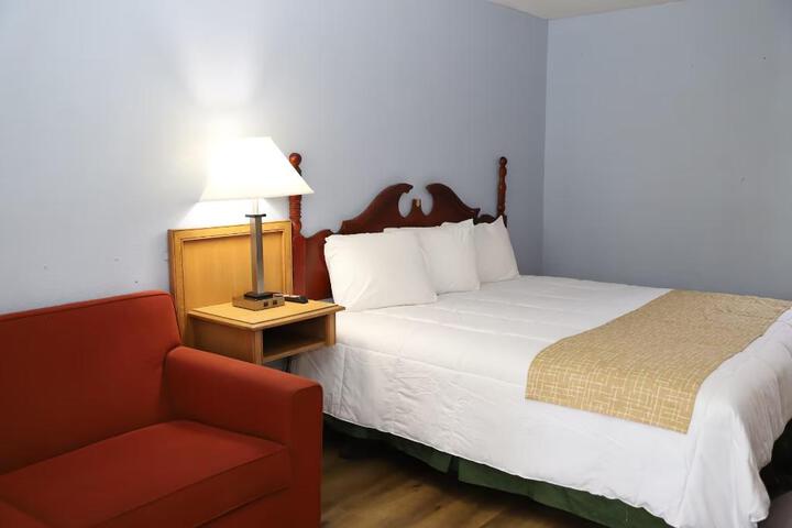 2 Double Beds (1 of 5)