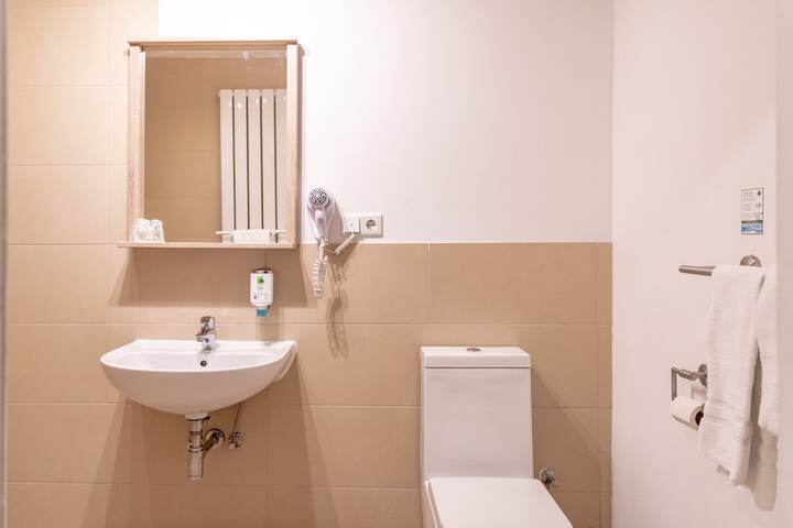 Room 13 of 28