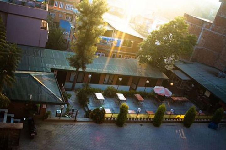 Hotel Exterior 8 of 13