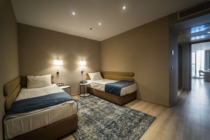 Room 10 of 101