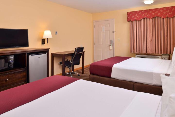 2 Queen Beds (4 of 9)