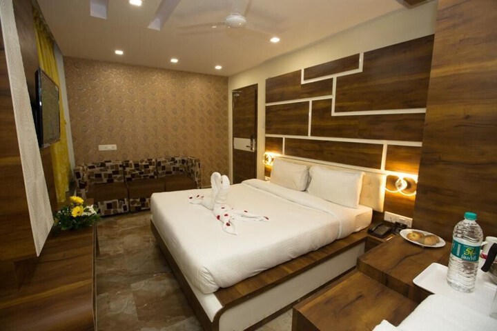 Room 12 of 25