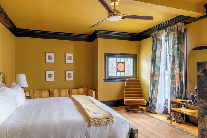 Room 9 of 33