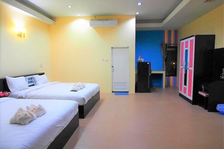 Room 6 of 32