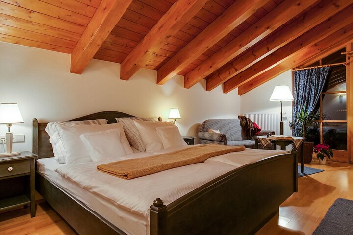 Room 2 of 25