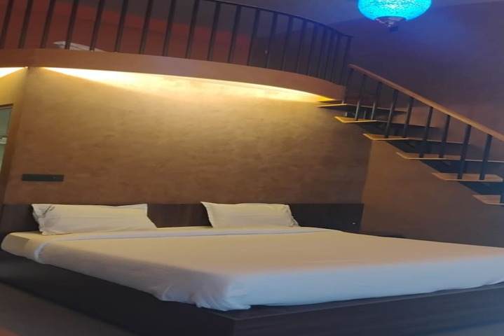 Room 37 of 72