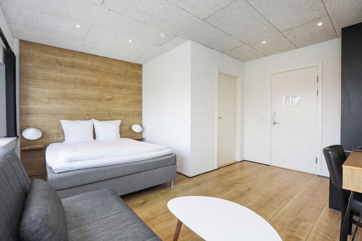 Room 2 of 8