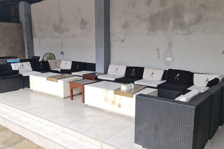 Lounge 39 of 51